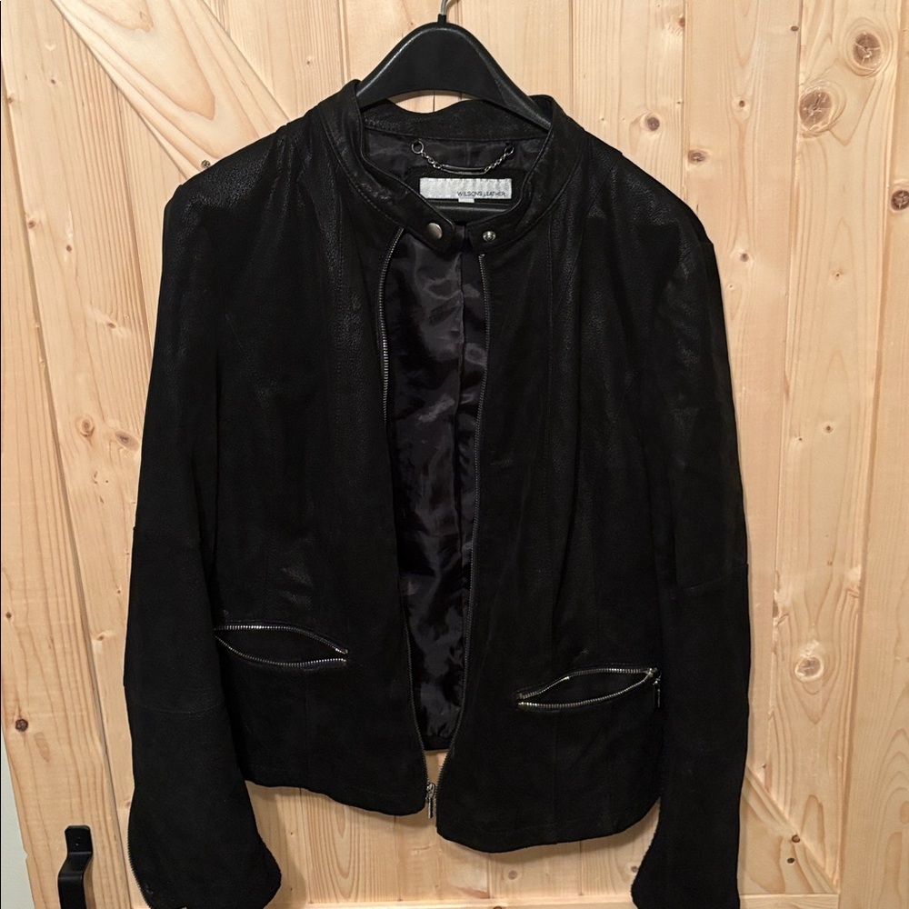 Wilson’s leather jacket with soft arms. Size XL Black
